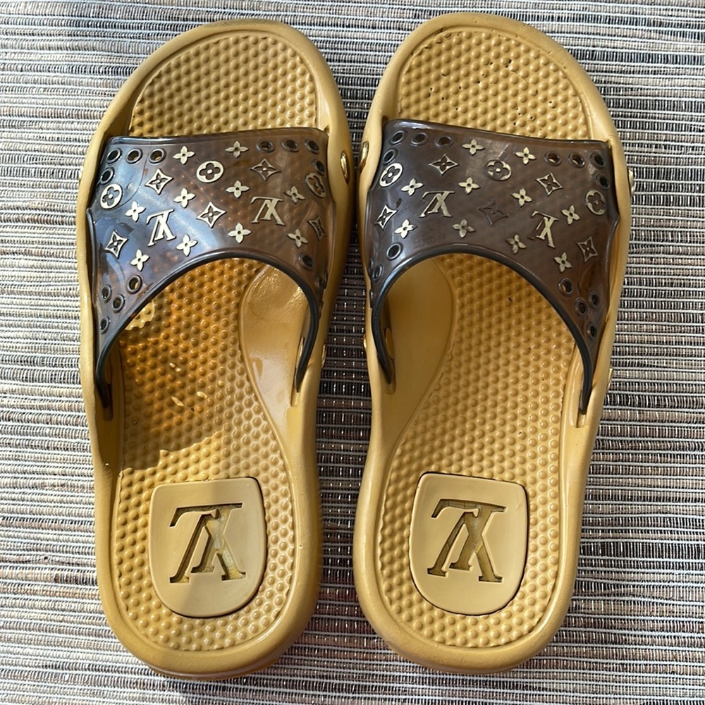 Luxury Logo Slide Sandals in Tan and Brown